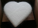 Sticky Heart / 2008 / Hot Melted Glue , Pigment 40x40x10cm
刺刺心2008/熱塑性樹脂 40x40x10cm