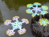 Floating Flakes / 2010 / Installation / 228 Park,Taipei
水花漂2010/裝置/二二八公園,台北